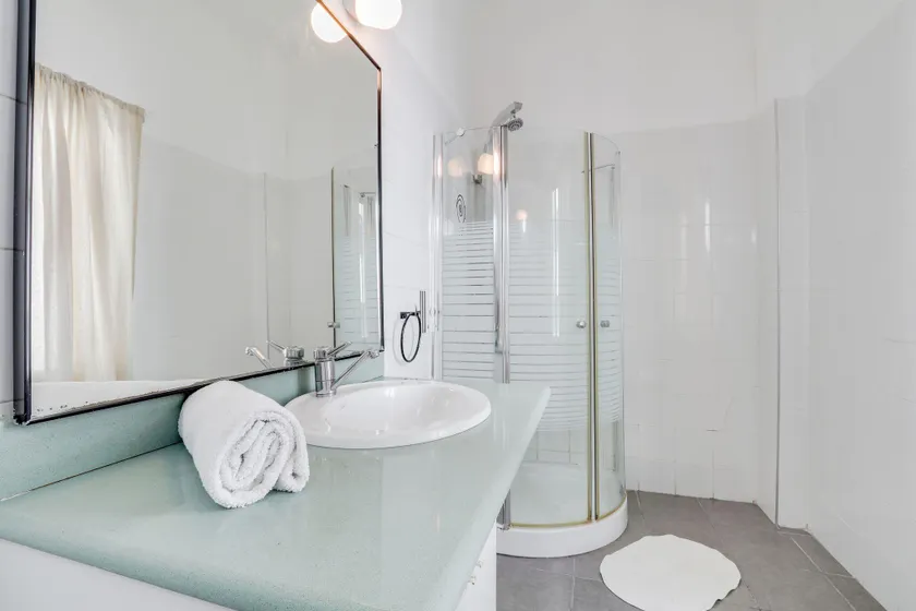 1BR - 21 11 Ben Yehuda St Tel aviv - Image 1