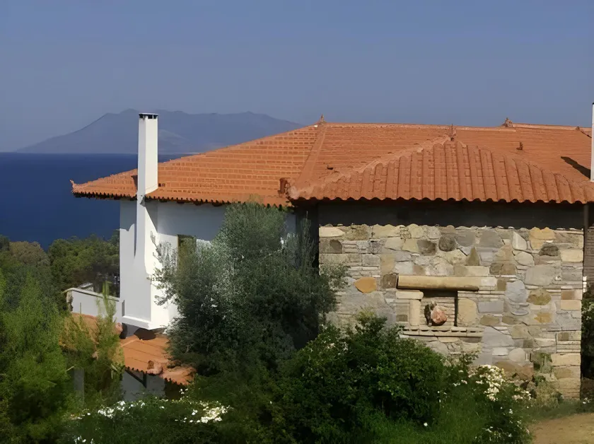 Yialasi Hotel - Image 1