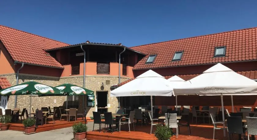 Hegylánc Fogadó - Image 1