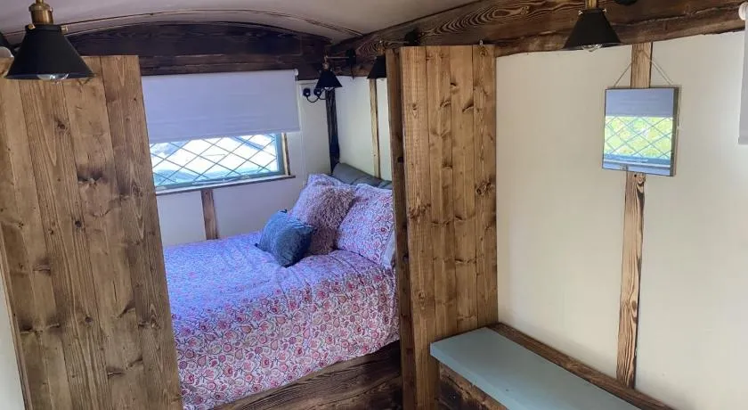 Shepherd's Hut at St Anne's - Costal Location - Image 1