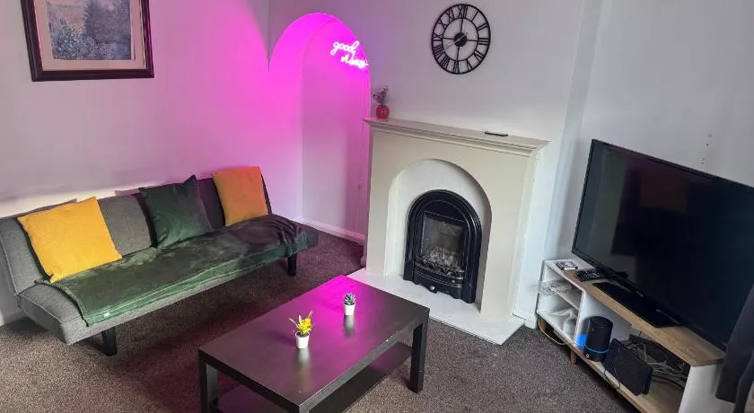 Cosy 3 Bedroom in Birmingham - Image 1