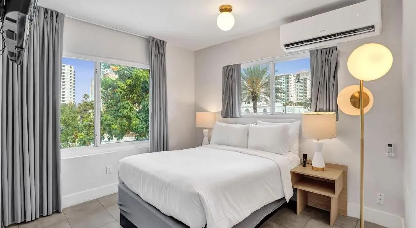 Ocean Blvd 2 King Suite at The Botanica - Image 1