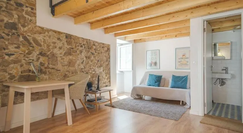 Classic Lisbon Homes: Bright & Central in Belém - Image 1