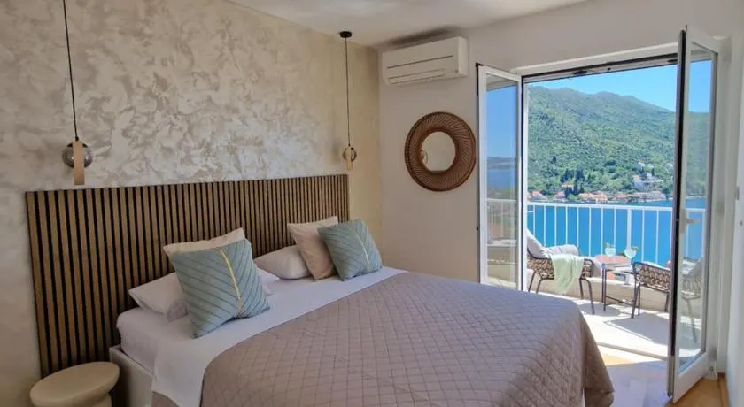 Blue Diamond Rooms - Image 1