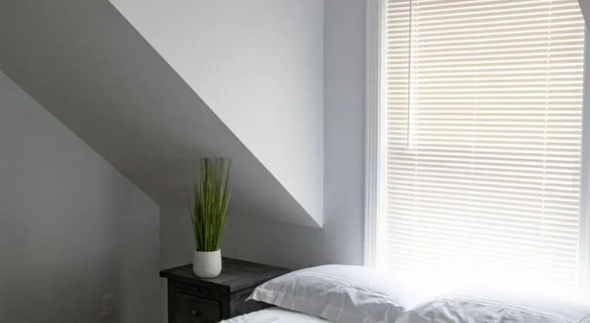 Queen Bed - Boston - RM 2 - Image 1
