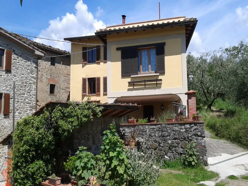 Holiday Home in Tuscany with Stunning Views - Image 1