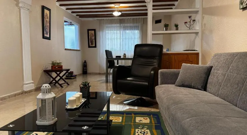 Montequinto Getaway Teletrabajo Relax y Sevilla a tu Alcance - Image 1