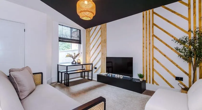 4 Bedroom House Eccles - Image 1
