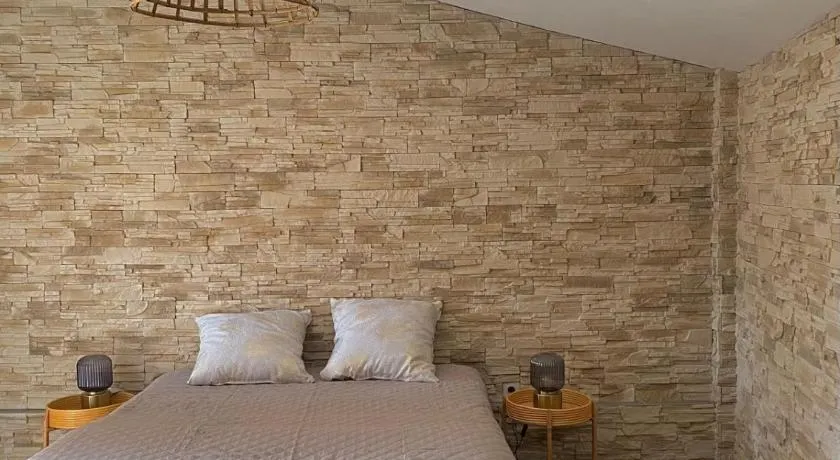 Suite cosy indépendante avec extérieur - Image 1