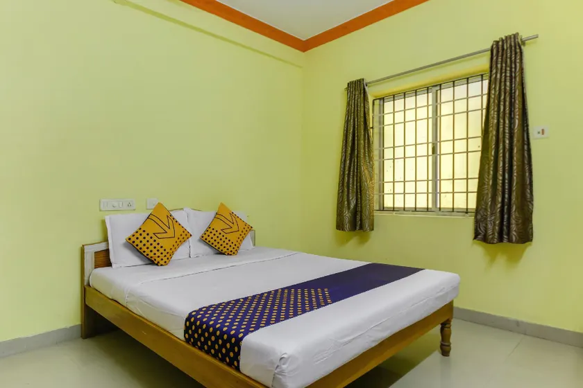 Hotel O Cn Guest House - Image 1