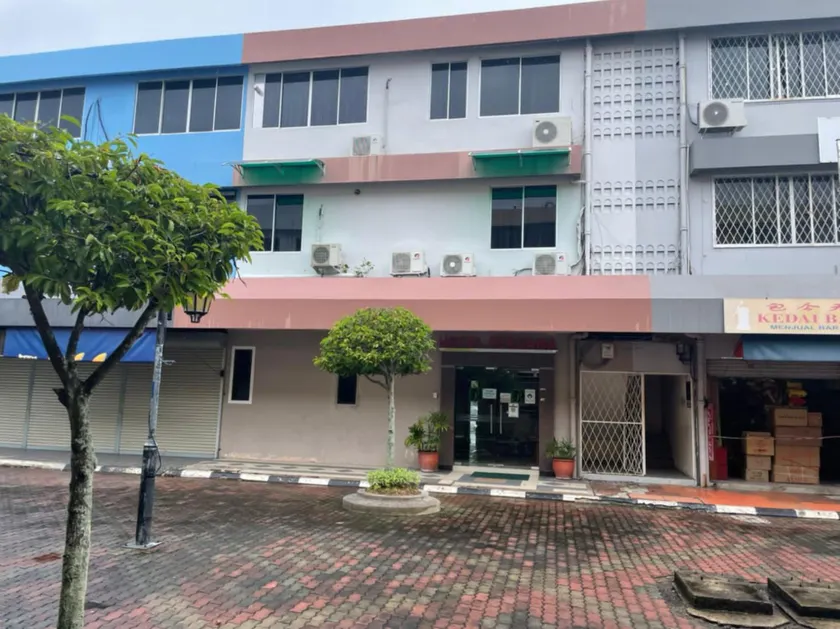 Perdana Hotel Labuan - Image 1