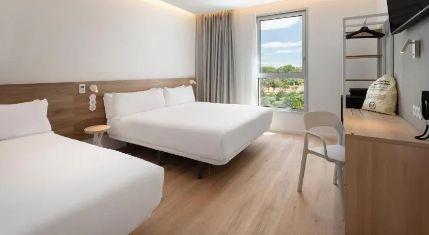 B&B HOTEL Setúbal Bonfim - Image 1