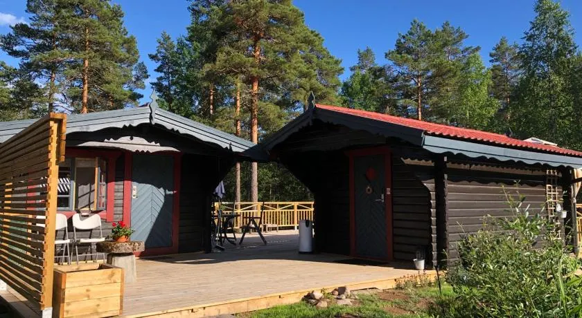 Timber cottages with jacuzzi and sauna near lake Vänern - Image 1