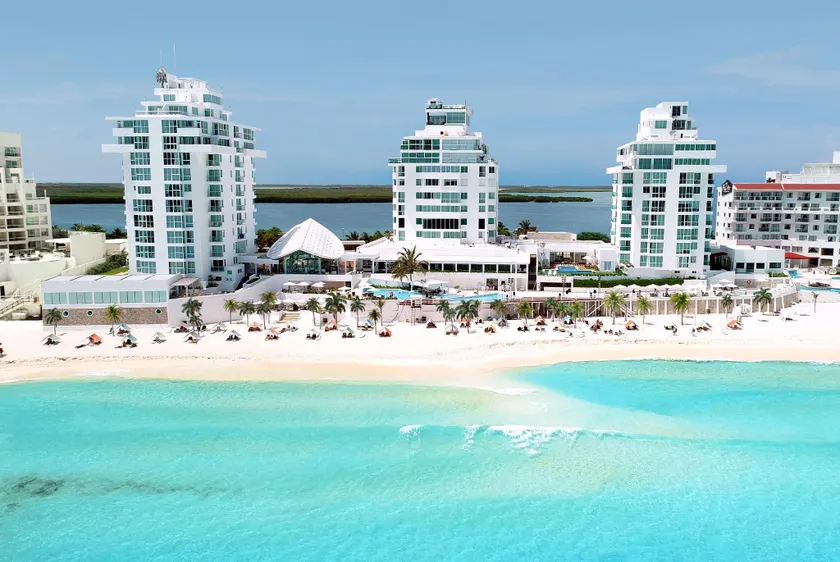 Oleo Cancun Playa All Inclusive Resort - Image 1