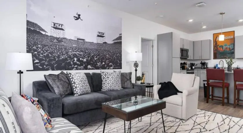 Luxury 2 BR Getaway Near Oak Mountain Park - Image 1