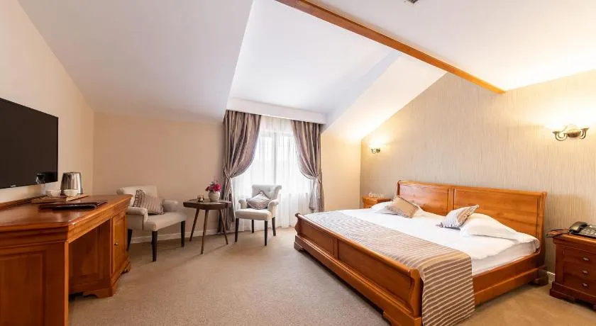 RED CONFORT HOTEL Boutique - Image 1