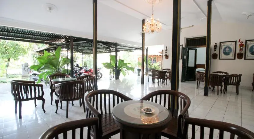 RedDoorz Plus near Alun Alun Selatan 2 - Image 1