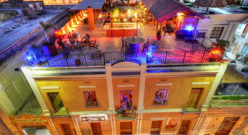 La Brisa Loca Hostel - Image 1