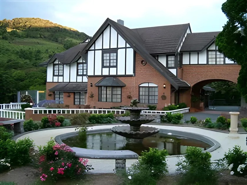 Springbrook Mountain Chalets - Image 1