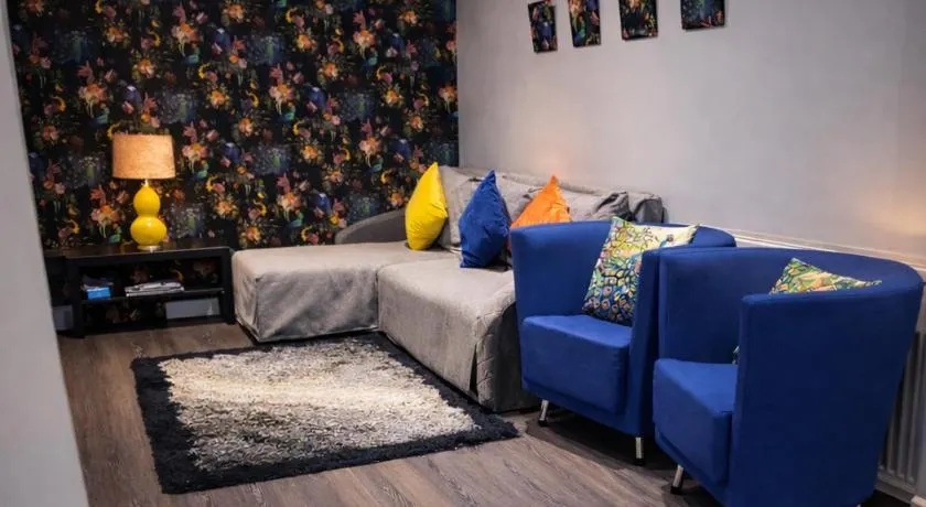 Saphire Apartments Spacious 1 Bed Apartment Sleeps 6 with Free Parking and Garden - Image 1