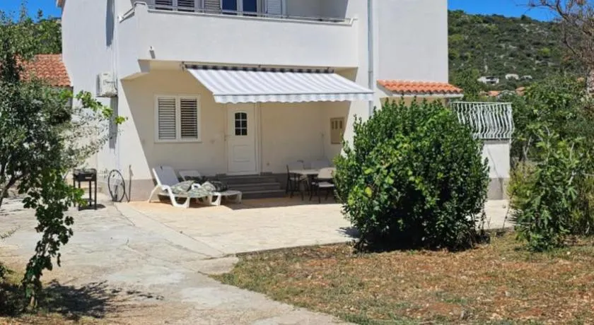 Adriatic Retreat: Apartmani Pazanin - Image 1
