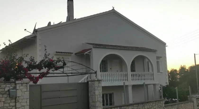 Perithia Cottage - Image 1