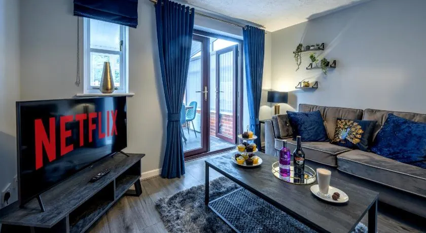 Yew Tree House Contractor / Family home Free Netflix Fast WiFi near Dudley/Birmingham - Image 1