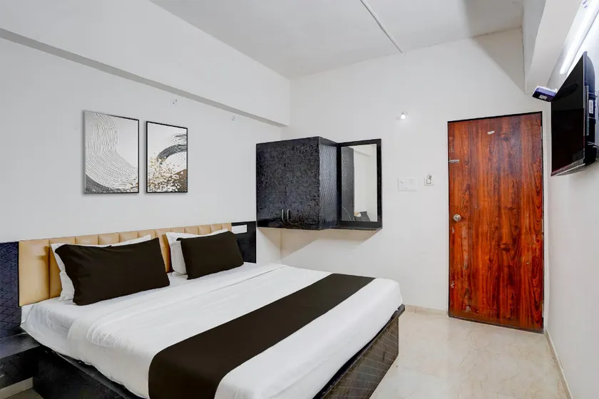 Hotel O Sai Shlok Inn Lodging - Image 1