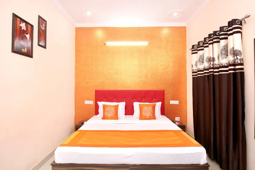 OYO 11653 Hotel Jasmine - Image 1