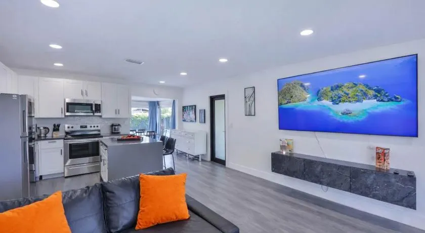 Miami Cruise Family House - Image 1