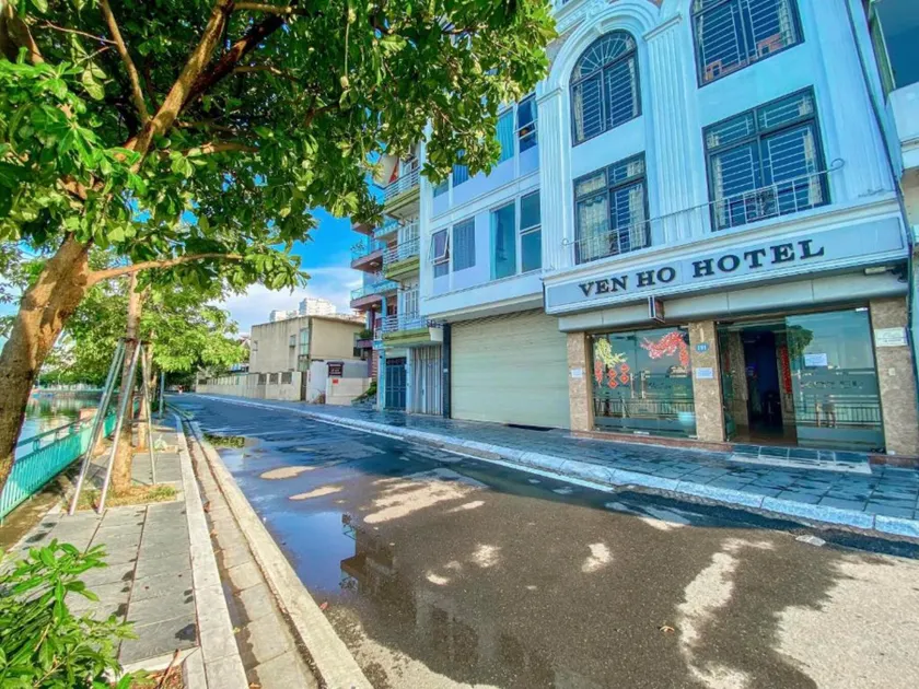 Ven Hồ Hotel - Image 1
