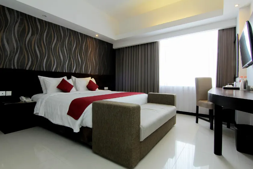 The Sun Hotel Madiun - Image 1