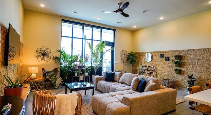 Ruby Suite - New 2 bdrm 2bath near Mass! - Image 1
