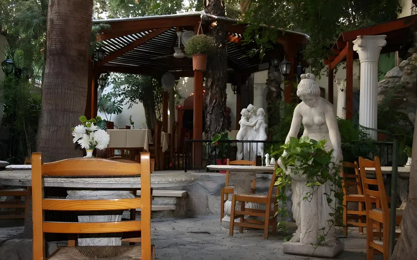 Kiniras Traditional Hotel & Restaurant - Image 1