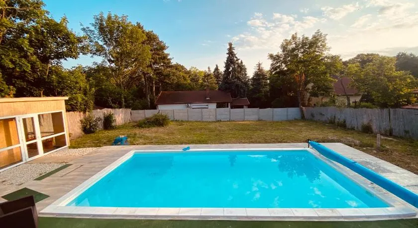 Babér Apartmanház Balatonakarattya - Image 1