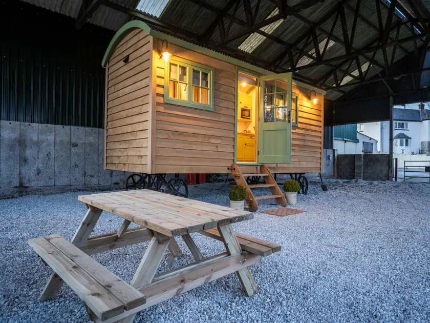 Finest Retreats - The Shepherd's Hut at Northcombe Farm - Image 1