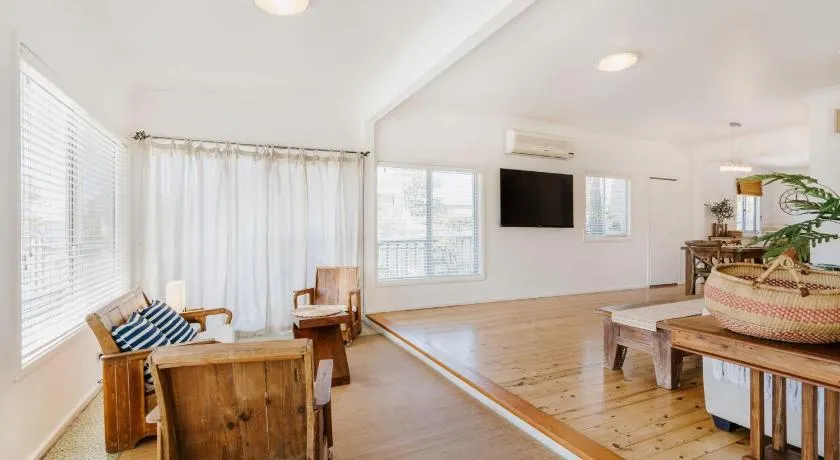 Argyle Beach House - Coastal Style, 130m to beach, - Image 1