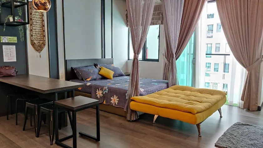 Hidayah Homestay near UKM and KTM station with high speed wifi - pool & river view - Image 1