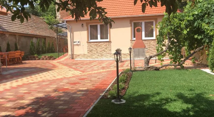 Harmónia Belvárosi Apartmanok - Image 1