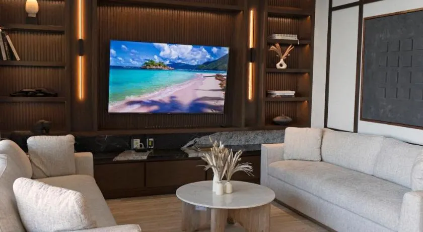 Beachfront apartment - Image 1