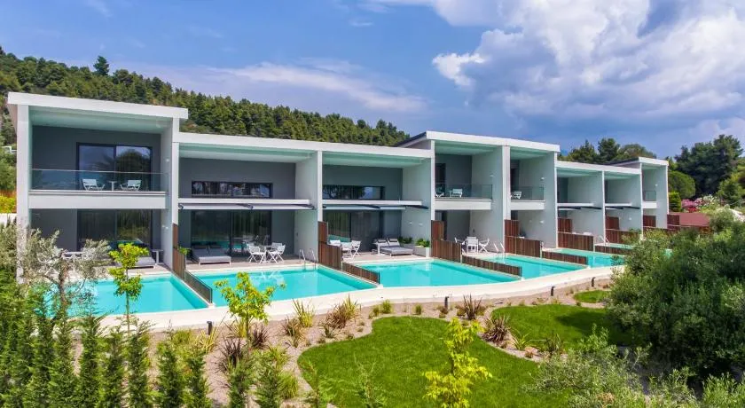 Lagomandra Luxury Suites with Private Pools - Image 1