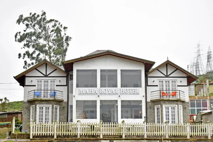 OYO 331 Maha Royal Hotel - Image 1