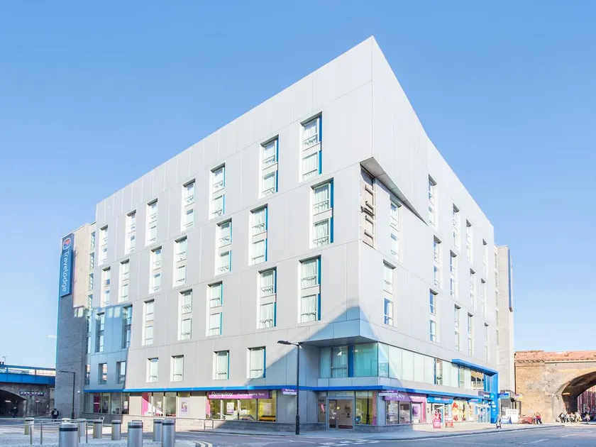 Travelodge London Central Southwark - Image 1