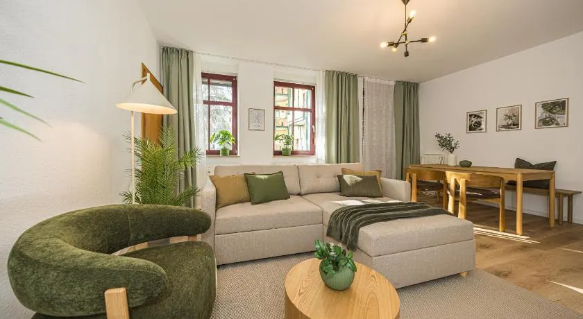 LeHaStays - Apartment Buckau 13 I Küche I WLAN I SmartTV I Innenhof - Image 1