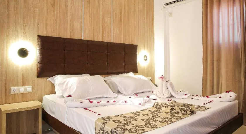 Hotel Opera - Image 1