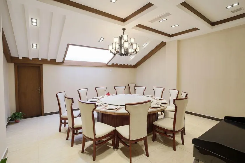 Vienna International Hotel (Kaifeng Millennium City Park) - Image 1