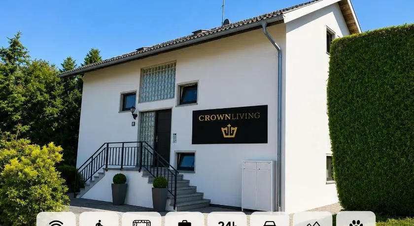 CROWN LIVING Basic Studios - Self Check-In - Free Parking - Highspeed WiFi - Ideal for Holiday and Work Stays - Image 1