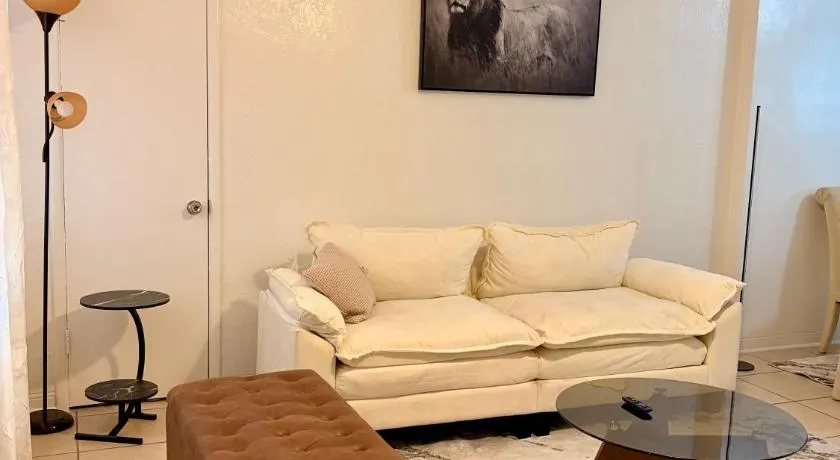 Miami Area Modern Near Sunny Isles Beach - Image 1