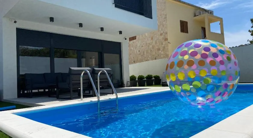 Murter - Jezera Luxury Apartments - Image 1