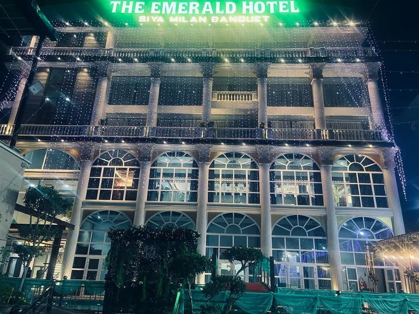 The Emerald Hotel & Siya Milan Banquets - Image 1